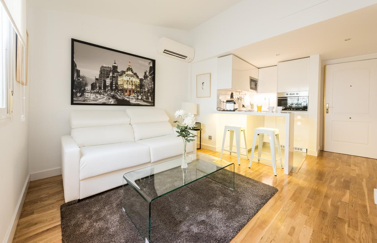 Latina Suite Madrid Exteriör bild